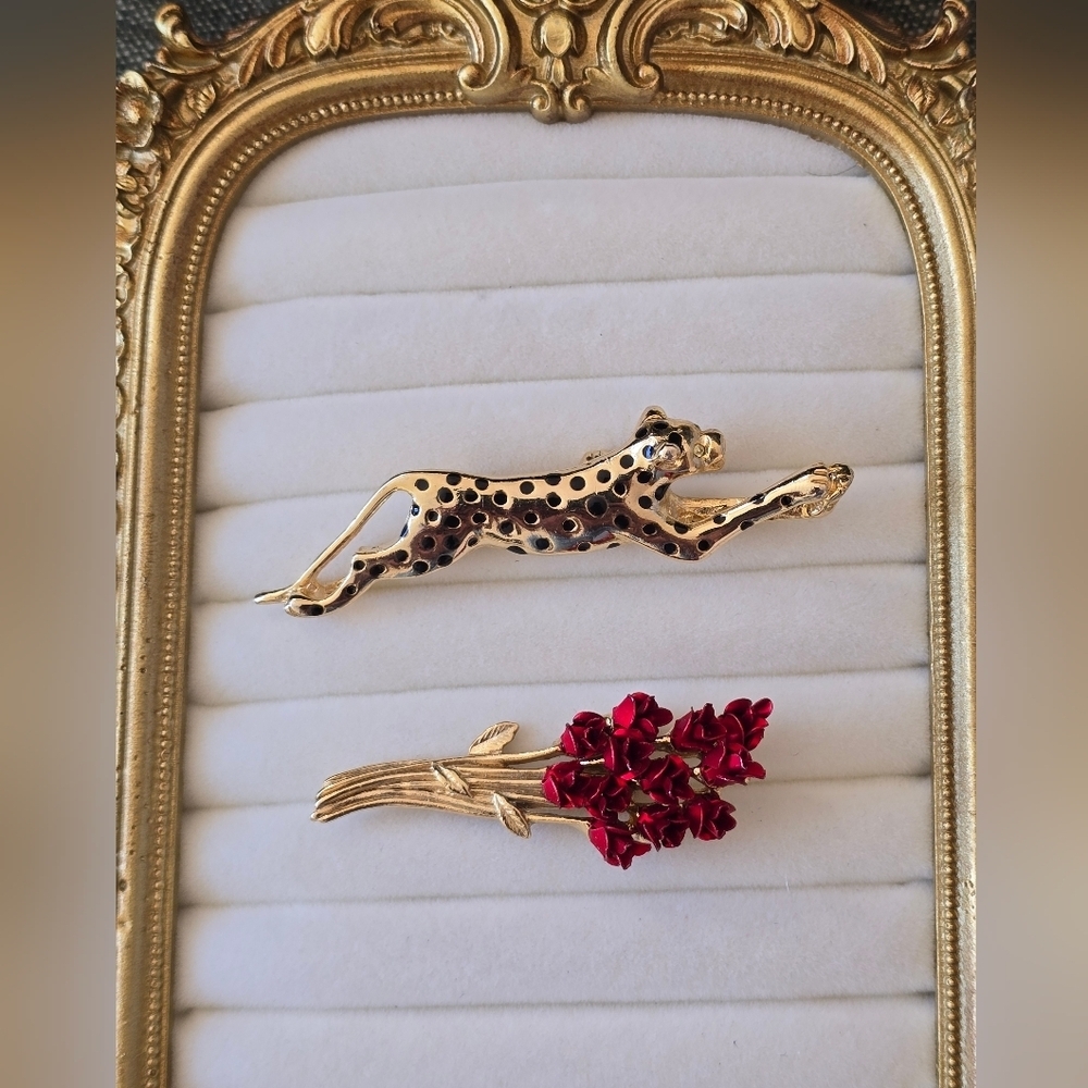 Vintage Danbury Mint Pin 1997 Avon Dozen Red Roses Bouquet Brooch Jaguar Brooch - Picture 4 of 5